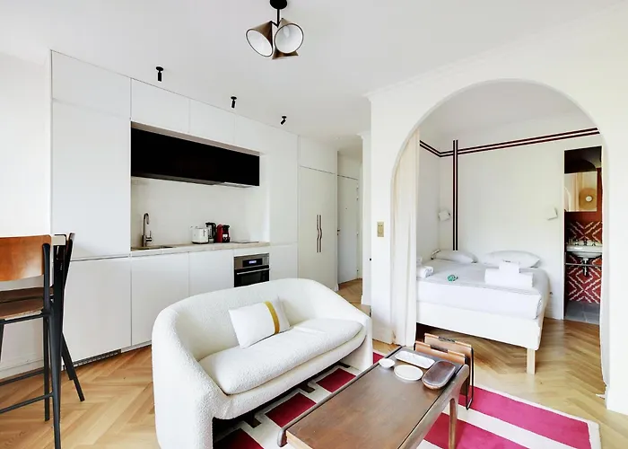 アパート Beautiful La Muette Passy Terrace - Mobility Lease パリ